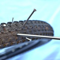 Squirt SEAL 1 л - Боза за запушване на пробиви във велосипедни гуми, снимка 9 - Аксесоари за велосипеди - 40838478