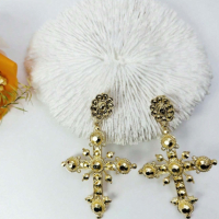 👑 💗Великолепен Елегантен Брандов Бутиков Модел Обеци Златни Кръстове с Камъчета КОД : 0233💗 👑 💋, снимка 1 - Обеци - 44598232