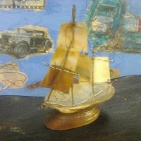 Корабче от мида и седеф - сувенир, снимка 1 - Други ценни предмети - 41143711