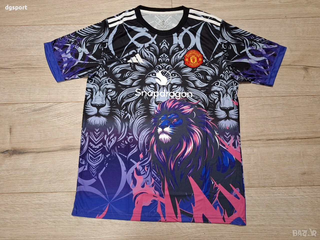 Футболна фланелка на Манчестър Юнайтед специално издание!, снимка 1