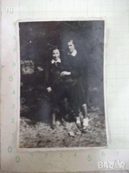 Снимка стара на две ученички, снимка 1