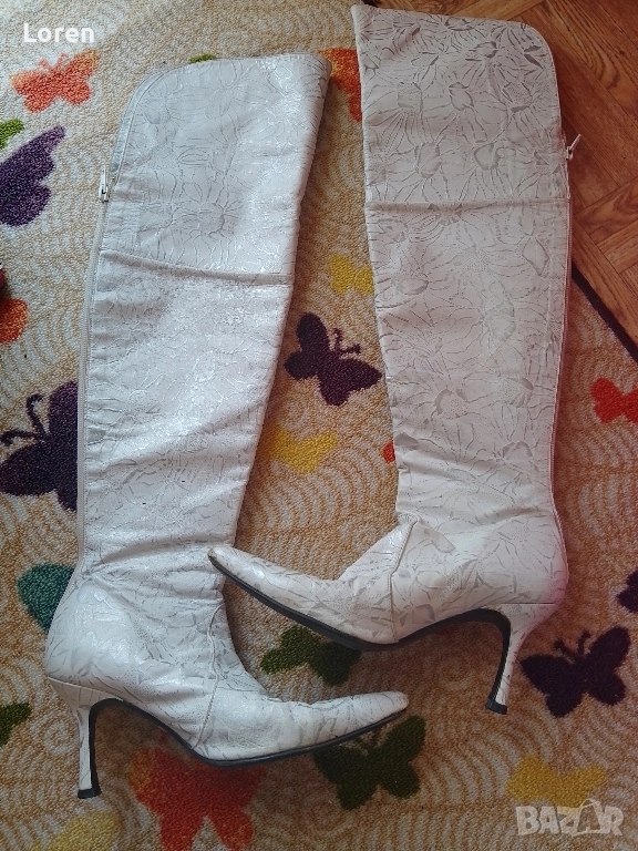 Подарявам!🤍🤍🍬Бели чизми ботушки на сиви цветя от естествена кожа, снимка 1