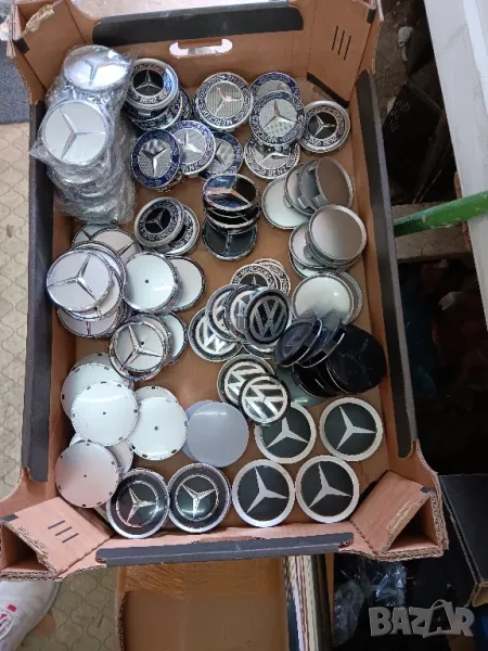 капачки за джанти универсални и mercedes диаметърът съм го снимал продават се топтан, снимка 1