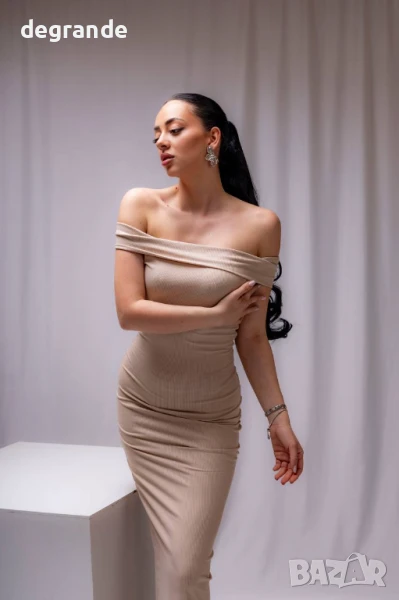 Бежова дълга рокля с цепка, снимка 1