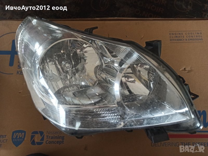 Фар десен оригинален Toyota verso 09-13, снимка 1