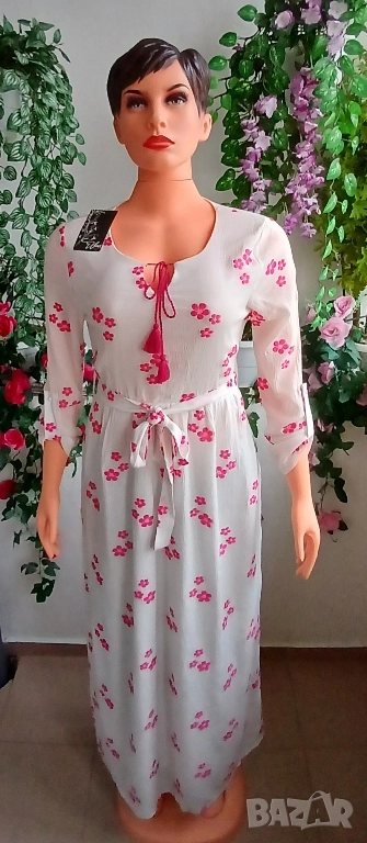 Бяла дълга кенарена рокля с розови цветя., снимка 1