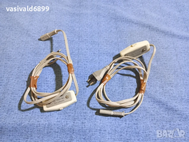 Два броя захранващи кабели 
