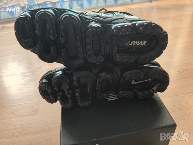 NIKE VAPORMAX PLUS, снимка 4 - Маратонки - 52947387