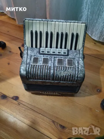 Акордеон Weltmeister 40 баса , снимка 1