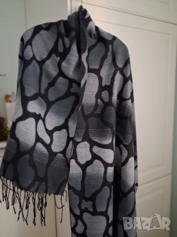 Дамски шал, снимка 2 - Шалове - 52739533