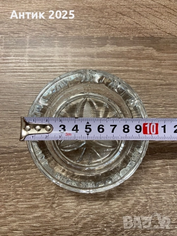 Винтидж стъклен пепелник от пресовано стъкло, снимка 2 - Антикварни и старинни предмети - 52417123