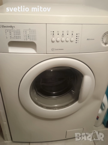 Продавам пералня Electrolux