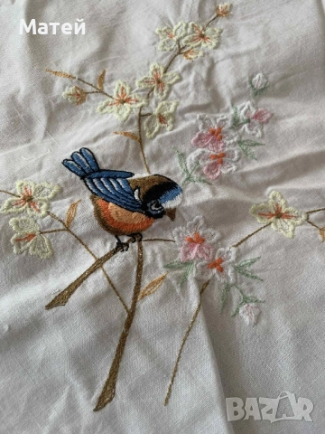 Бяла покривка за кръгла маса* С бродерия* 100 % памук