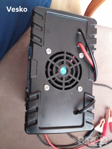 Зарядно за акумулатор, снимка 3 - Аксесоари и консумативи - 51775827