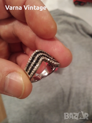 Сребърен дамски пръстен с камъни. 925.6 гр.