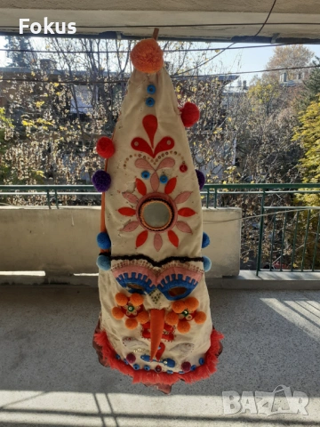 Стара шарена кукерска маска носия фолклор