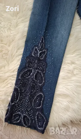 УНИКАЛНИ дънки с дантела и камъчета и синци по нея, снимка 5 - Дънки - 48082506