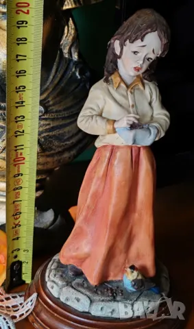 Статуетка върху дървена основа.Scaggiari.Италия., снимка 8 - Статуетки - 48827215