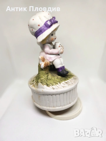 Керамичен музикален карусел – момиченце с коте, снимка 2 - Декорация за дома - 53382149
