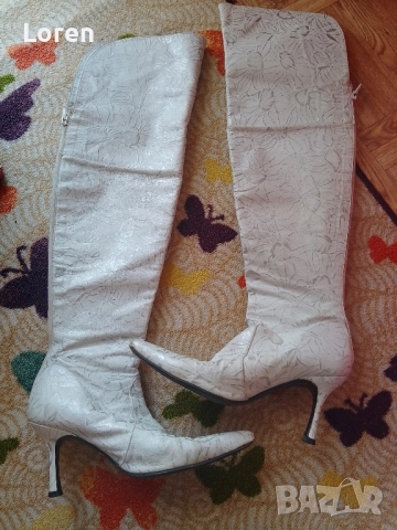 Подарявам!🤍🤍🍬Бели чизми ботушки на сиви цветя от естествена кожа