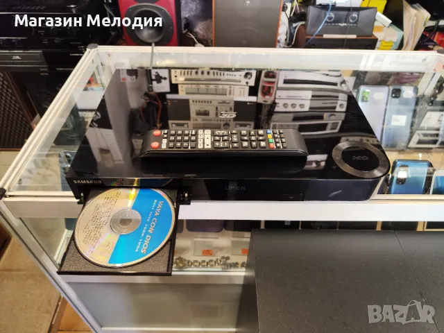 3D Blu-ray плейър Samsung BD-H8500M В перфектно техническо и много добро визуално състояние. Има дис