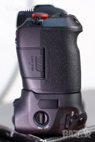 Canon EOS R + оригинален Battery Grip + 3 батерии + RF 50mm f/1.8, снимка 5 - Фотоапарати - 56324140