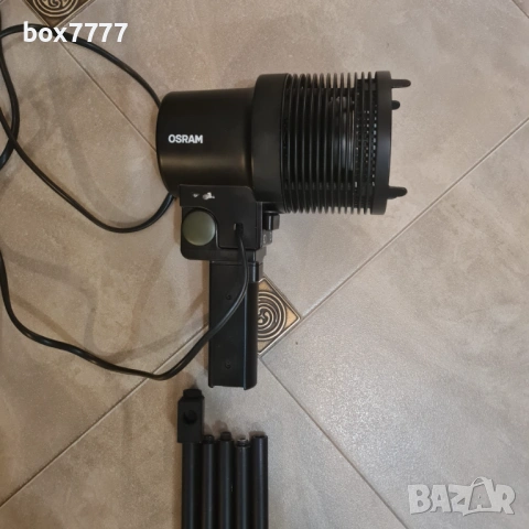 Антикварна сценична / студийна лампа Osram в отлично състояние.