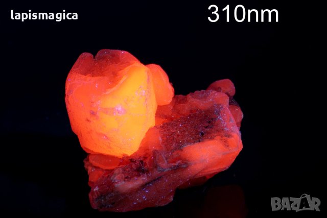 Друза с кубичен манганокалцит от България 62g флуоресцентен, снимка 1 - Други ценни предмети - 44464744