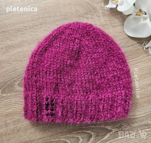 Модерна ръчно плетена шапка от мохер