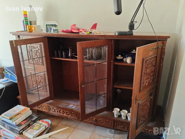 шкаф с ръчна дърворезба 