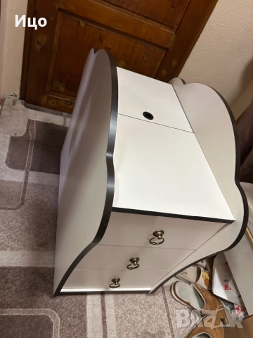 Шкаф с три отделения и ракла на колелца