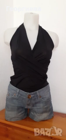 Къси панталони и топ