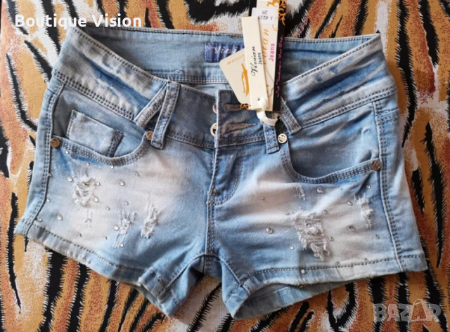 Ново! Къси дънки с капси