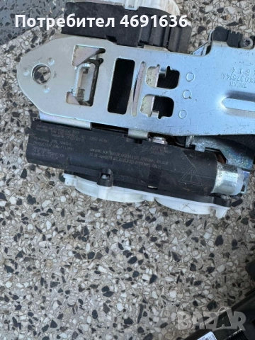 Машинка за оптягане на предните колани на Ауди Audi A8 D4 H4 само за 50лв. 4h0857833, снимка 9 - Части - 52902777