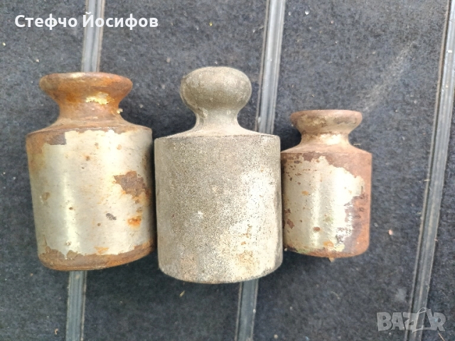 Стари тежести за кантар , снимка 3 - Антикварни и старинни предмети - 51680017