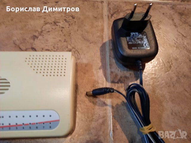 Продавам Мрежов суич - switch Qubs, 8 порта 10/100Mbps + захранващ адаптер, снимка 4 - Суичове - 34494675