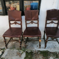 Ретро дървени столове с дърворезба и кожена седалка и облегалка , снимка 1 - Столове - 44684909