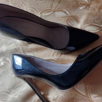Черни лачени дамски обувки , снимка 1 - Дамски елегантни обувки - 42539551
