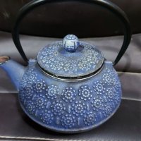 Чугунен чайник , снимка 1 - Антикварни и старинни предмети - 41645593