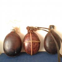 Военни стари манерки от алуминий и дърво, снимка 1 - Антикварни и старинни предмети - 36965422