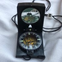 стар бакелитен компас - DDR, снимка 1 - Антикварни и старинни предмети - 41908251