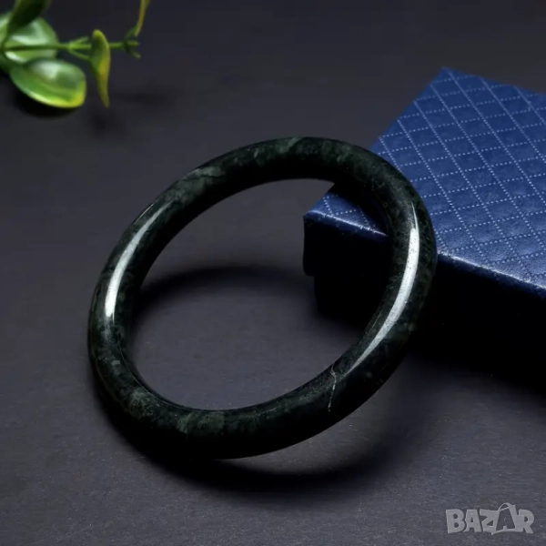 Гривна от естествен тъмнозелен нефрит, снимка 1