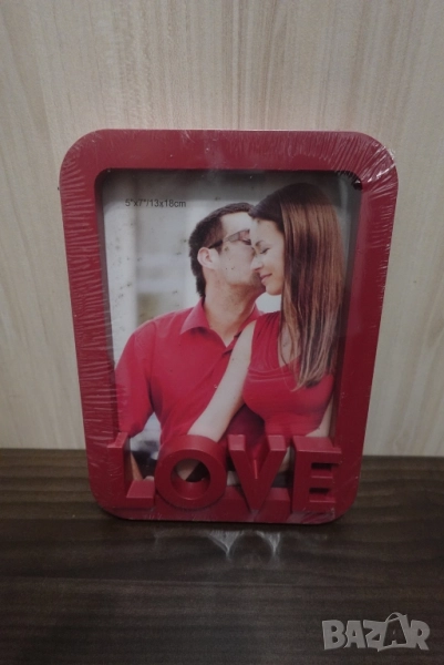 Рамка за снимка - червена - LOVE - със стойка - 13 x 18 см., снимка 1