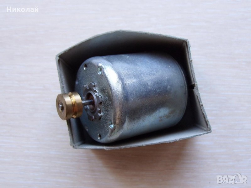 Продавам колекторен двигател PAPST, за грамофон, снимка 1