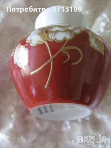 Порцеланова ваза, златен релеф, маркирана, снимка 3 - Вази - 51128000