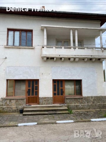 Двуетажна къща с двор, снимка 2 - Къщи - 42249677