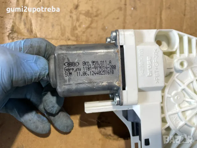Моторче Стъклоповдигач Задно Дясно 8K0959811A Porsche Cayenne 3.0D 92A/2012г, снимка 4 - Части - 49719236