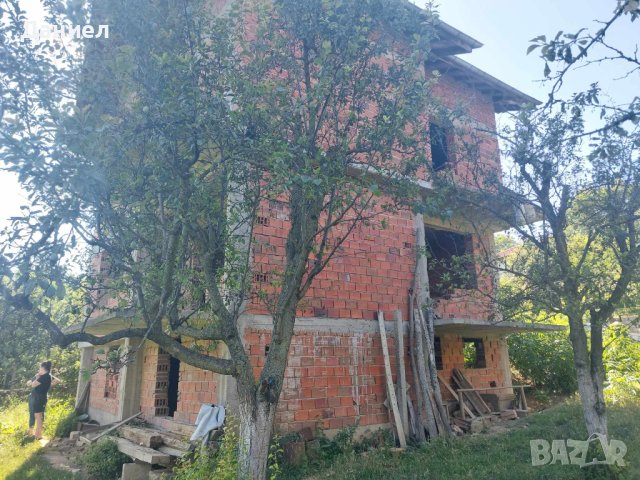 Продавам самостоятелна къща на 2 етажа с таванско и сутерен, снимка 9 - Къщи - 41510689