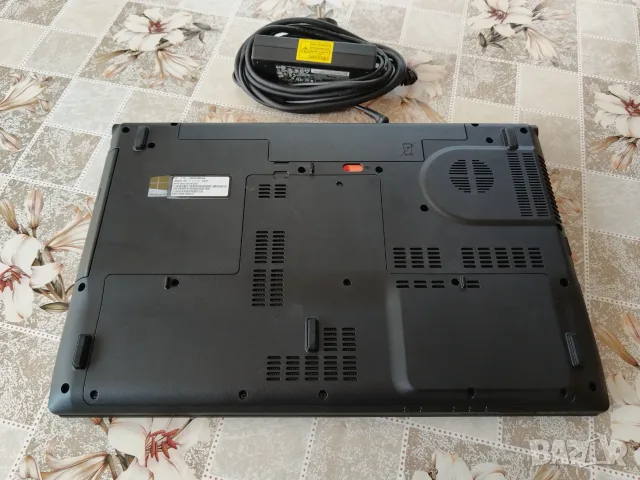 Лаптоп Acer Aspire V3-771G, снимка 3 - Лаптопи за дома - 55817193