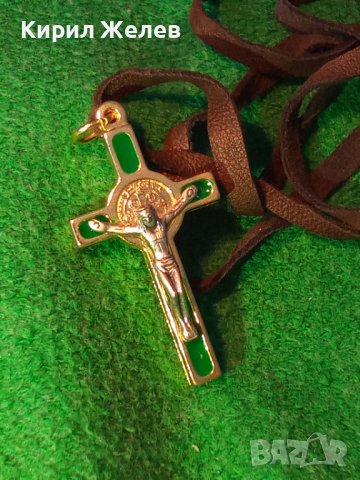 СТИЛНО КАТОЛИЧЕСКО ПОЗЛАТЕНО РАЗПЯТИЕ КРЪСТ с ЕМАЙЛ ЛАК и ШНУРЧЕ от ВЕЛУР 21540, снимка 3 - Колиета, медальони, синджири - 41483263
